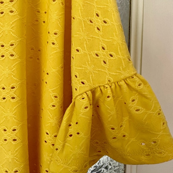 Flutter Sleeve Eyelet Top - Picture 2 of 4